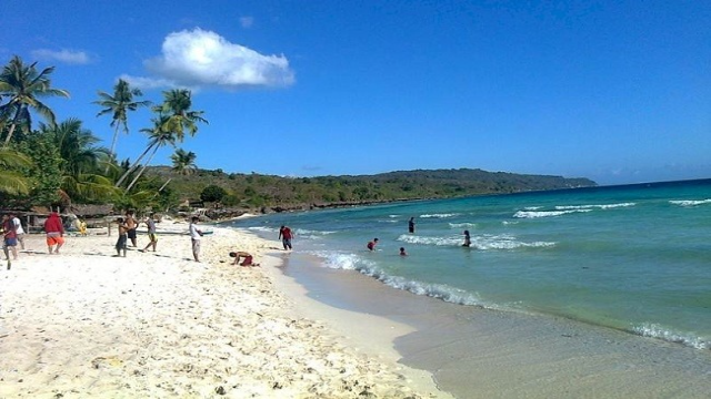 Pesona Pantai Carolina: Surga Eksotis di Teluk Bungus Padang